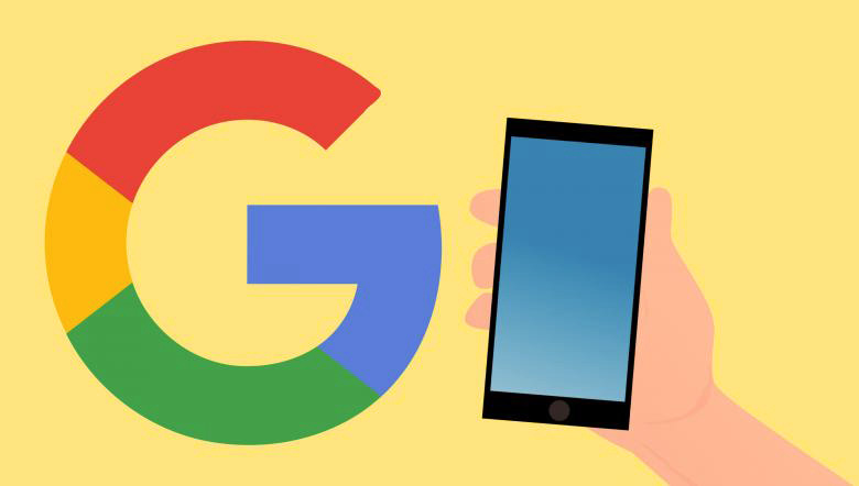 Il logo di Google e una mano che regge un cellulare, su sfondo giallo.